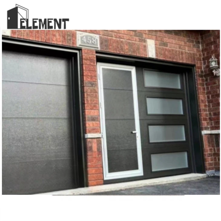 Väikese uksega garaažiuksed